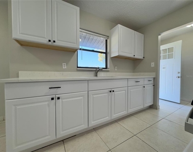 1219 Browning Avenue - Photo Thumbnail 3