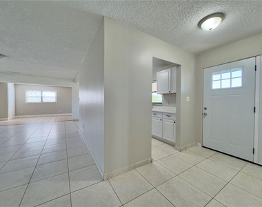 1219 Browning Avenue - Photo Thumbnail 5