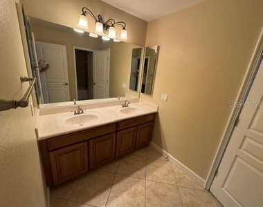 1079 Glenraven Lane - Photo Thumbnail 15