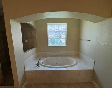 1079 Glenraven Lane - Photo Thumbnail 11
