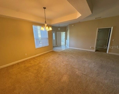 1079 Glenraven Lane - Photo Thumbnail 5