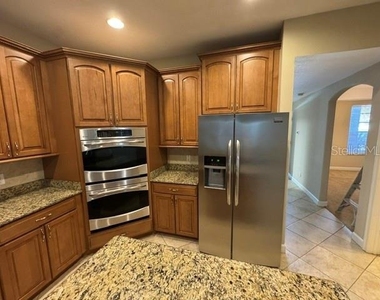 1079 Glenraven Lane - Photo Thumbnail 2
