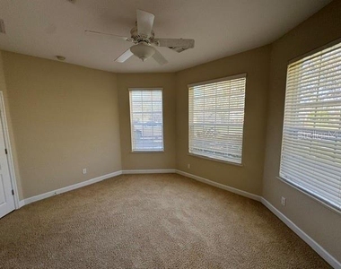1079 Glenraven Lane - Photo Thumbnail 7