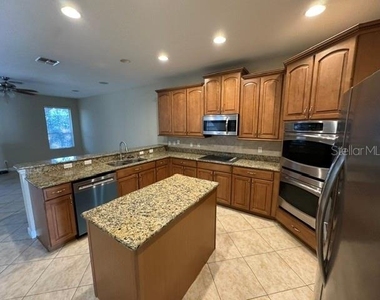 1079 Glenraven Lane - Photo Thumbnail 3