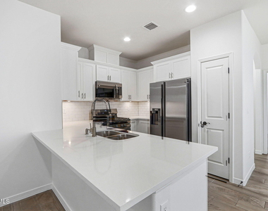 13106 Kington Avenue - Photo Thumbnail 10
