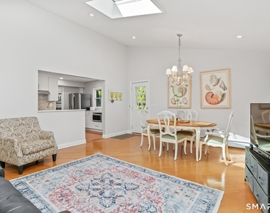 118 Lloyd Drive - Photo Thumbnail 6