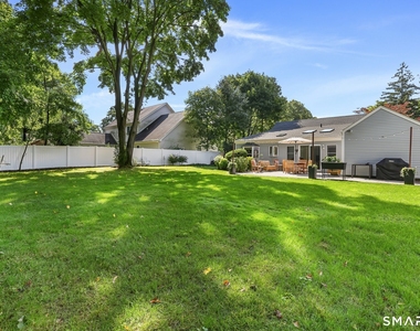 118 Lloyd Drive - Photo Thumbnail 8