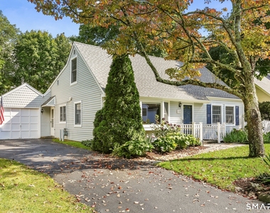 118 Lloyd Drive - Photo Thumbnail 4