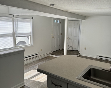 1823 Boston Post Road - Photo Thumbnail 4
