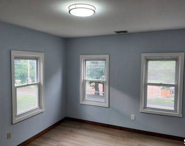 708 Howe Avenue - Photo Thumbnail 5