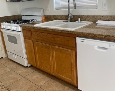 133 Rosa Rosales Court - Photo Thumbnail 8