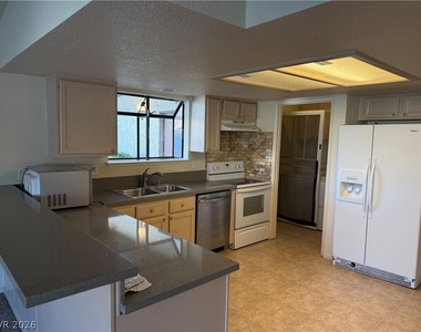 720 Sea Pines Lane - Photo Thumbnail 6