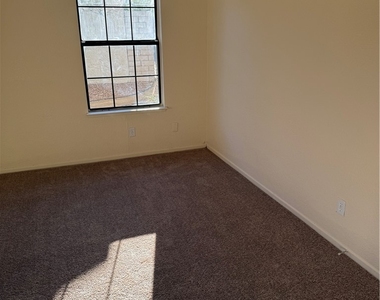 720 Sea Pines Lane - Photo Thumbnail 31