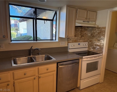 720 Sea Pines Lane - Photo Thumbnail 9