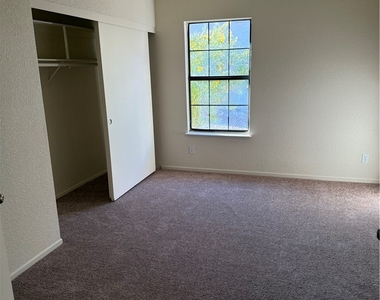 720 Sea Pines Lane - Photo Thumbnail 13