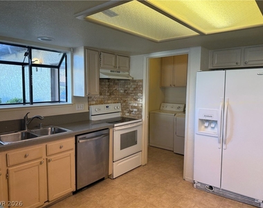 720 Sea Pines Lane - Photo Thumbnail 8