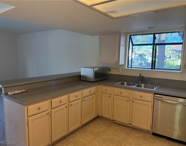 720 Sea Pines Lane - Photo Thumbnail 7