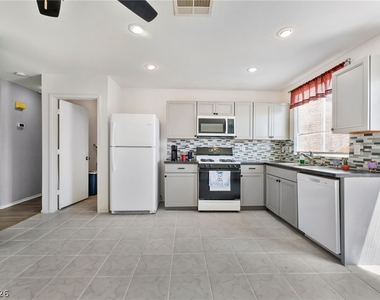 848 Angelus Oaks Drive - Photo Thumbnail 9