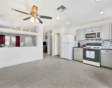 848 Angelus Oaks Drive - Photo Thumbnail 8