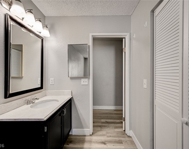 1305 Kari Lee Court - Photo Thumbnail 20