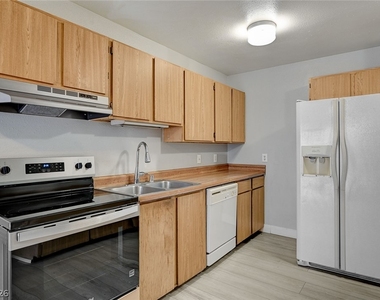 1305 Kari Lee Court - Photo Thumbnail 9