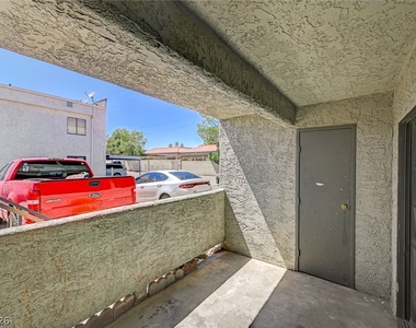1305 Kari Lee Court - Photo Thumbnail 29