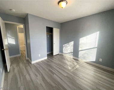 6532 Charlie Chaplin Avenue - Photo Thumbnail 11