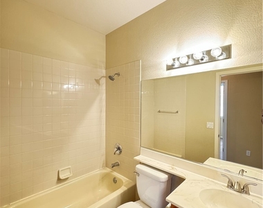 10724 Windrose Point Avenue - Photo Thumbnail 17