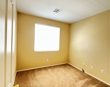 10724 Windrose Point Avenue - Photo Thumbnail 15
