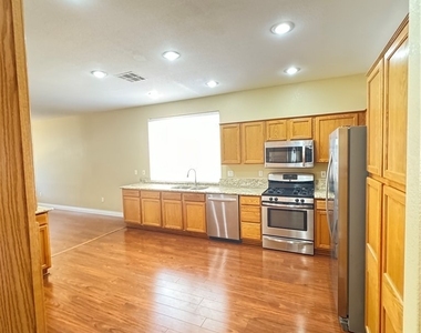 10724 Windrose Point Avenue - Photo Thumbnail 10