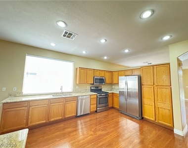 10724 Windrose Point Avenue - Photo Thumbnail 6