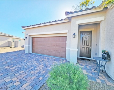 4901 Fairwood Court - Photo Thumbnail 3
