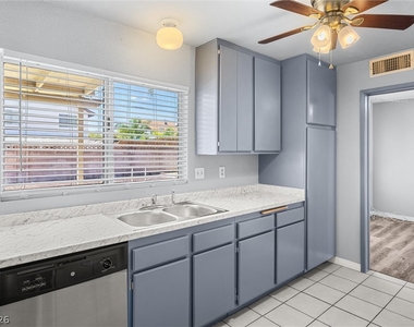 6951 Wedgewood Way - Photo Thumbnail 8