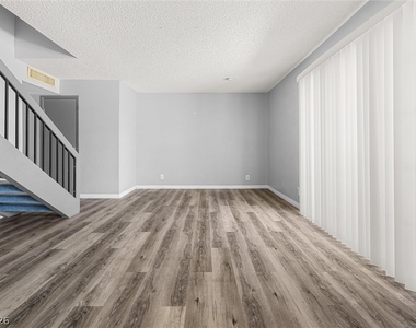6951 Wedgewood Way - Photo Thumbnail 10