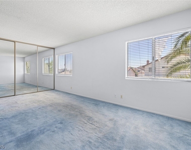 6951 Wedgewood Way - Photo Thumbnail 15