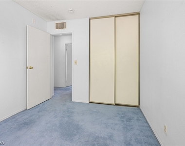 6951 Wedgewood Way - Photo Thumbnail 21