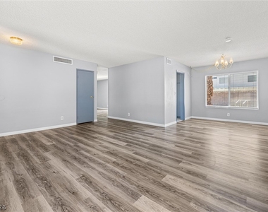 6951 Wedgewood Way - Photo Thumbnail 4