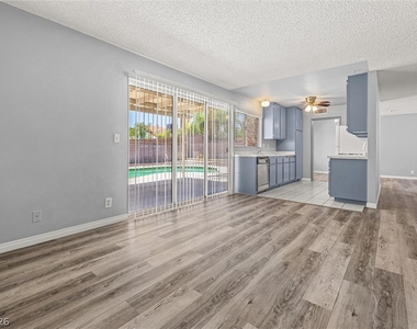 6951 Wedgewood Way - Photo Thumbnail 11