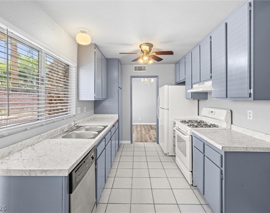 6951 Wedgewood Way - Photo Thumbnail 7