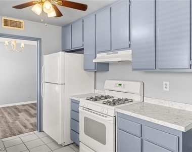 6951 Wedgewood Way - Photo Thumbnail 9