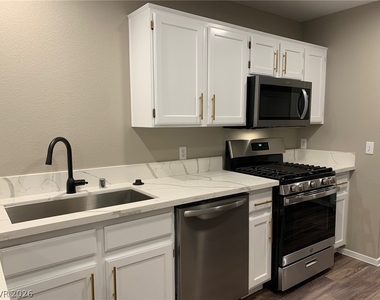 688 Harbor Mist Avenue - Photo Thumbnail 3