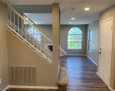 688 Harbor Mist Avenue - Photo Thumbnail 18