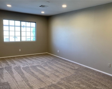 688 Harbor Mist Avenue - Photo Thumbnail 11