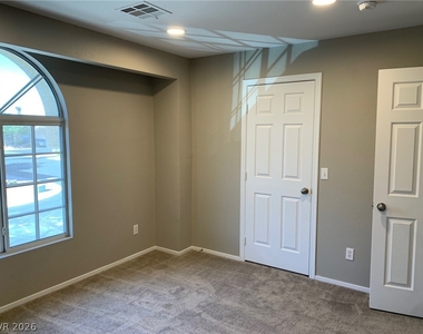 688 Harbor Mist Avenue - Photo Thumbnail 10
