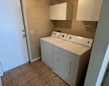 914 Scarlet Ridge Drive - Photo Thumbnail 11