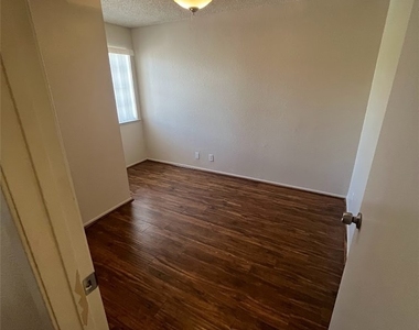 914 Scarlet Ridge Drive - Photo Thumbnail 18