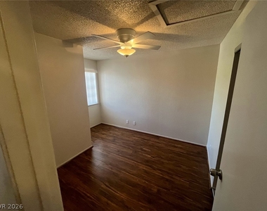 914 Scarlet Ridge Drive - Photo Thumbnail 19