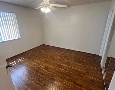 914 Scarlet Ridge Drive - Photo Thumbnail 23