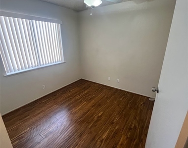 914 Scarlet Ridge Drive - Photo Thumbnail 21