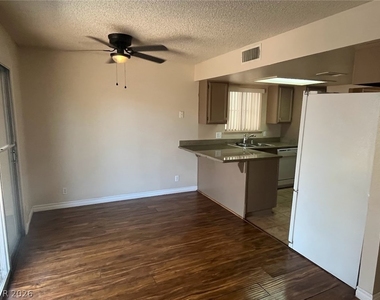 914 Scarlet Ridge Drive - Photo Thumbnail 7